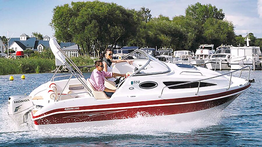 Mit der "Aqualine 550" ein Sportboot in Potsdam mieten