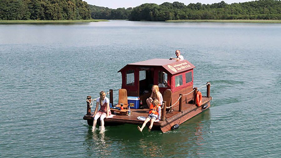 Mit dem Floß auf dem Templiner See fahren